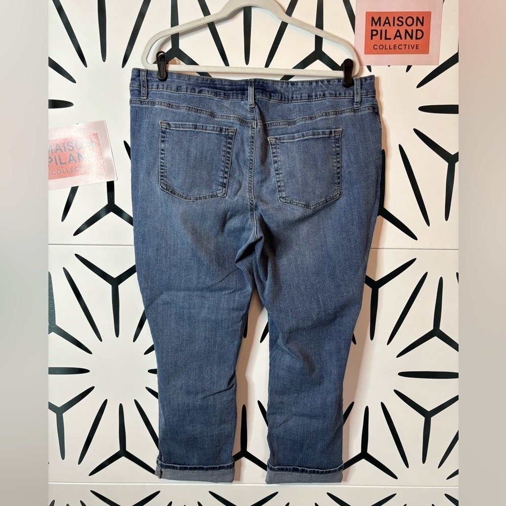 M. Jeans by Maurice’s Slim Straight Mid-Rise Jeans Women’s Size 18 - Picture 4 of 10